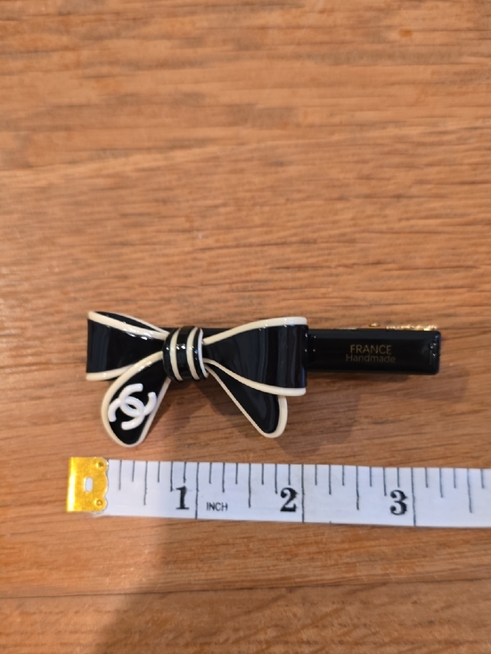 Chic Hair Clip/Barrette with Iconic Logo main image 4